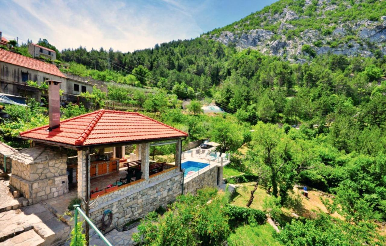 Holiday Home With A Private Pool Podspilje  المظهر الخارجي الصورة