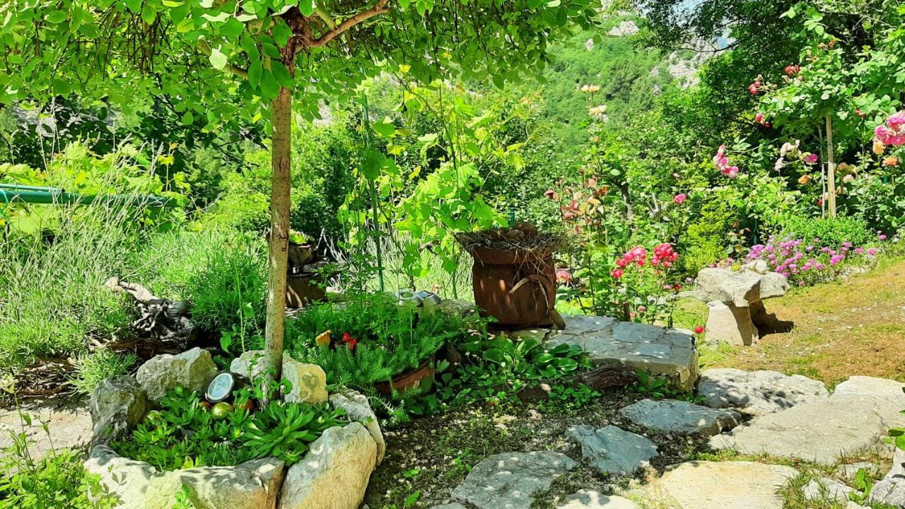 Holiday Home With A Private Pool Podspilje  المظهر الخارجي الصورة
