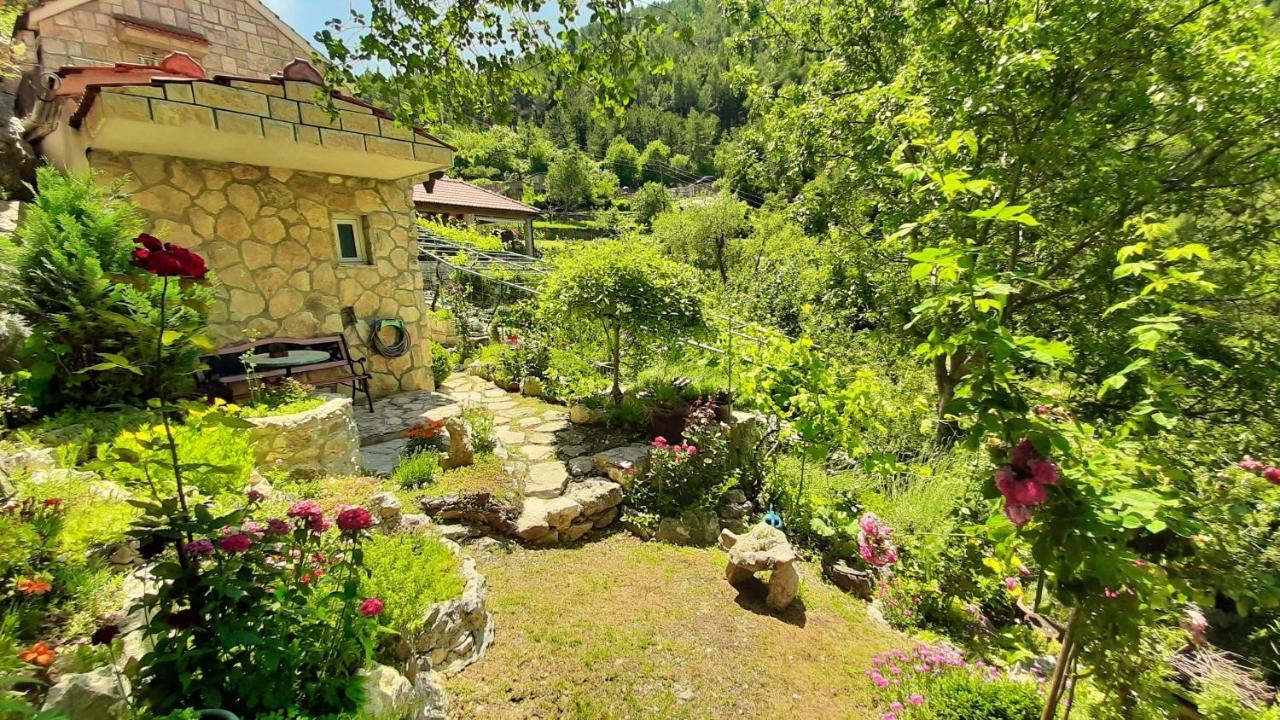 Holiday Home With A Private Pool Podspilje  المظهر الخارجي الصورة