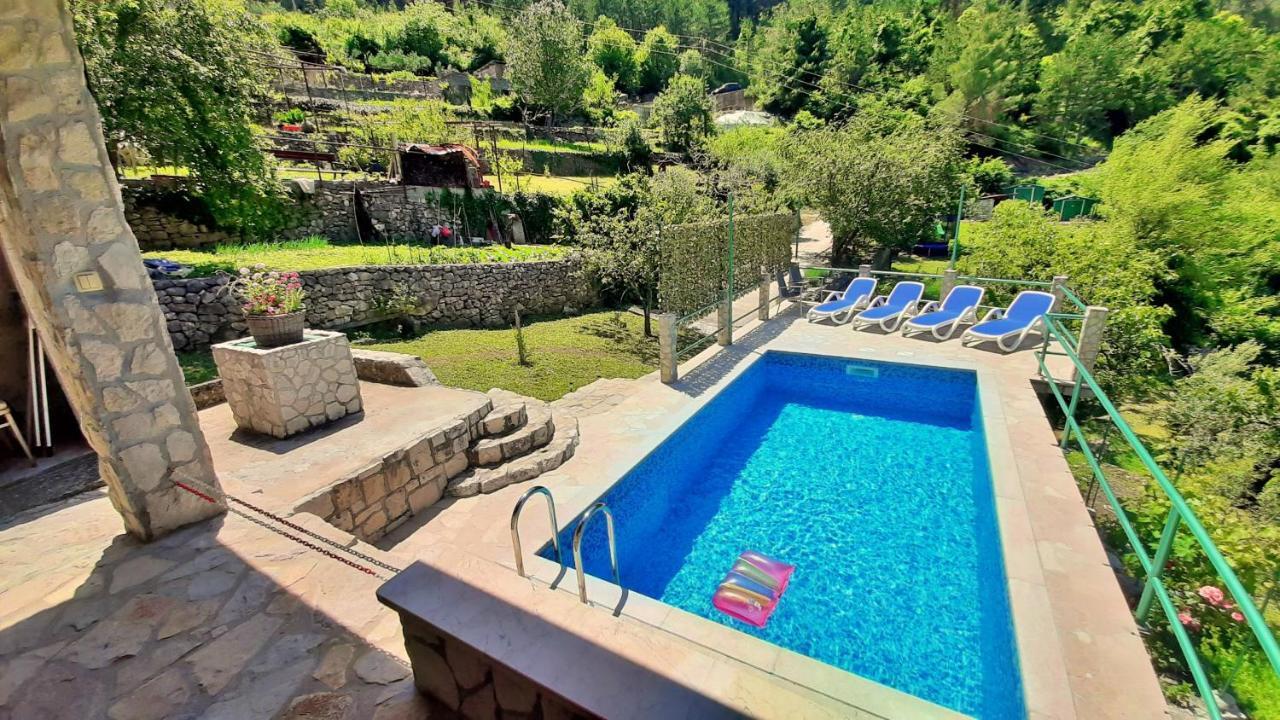 Holiday Home With A Private Pool Podspilje  المظهر الخارجي الصورة