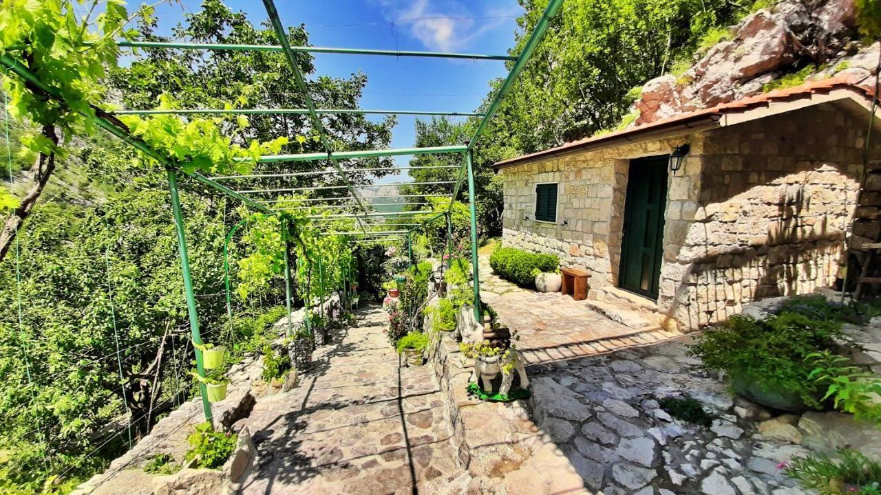 Holiday Home With A Private Pool Podspilje  المظهر الخارجي الصورة