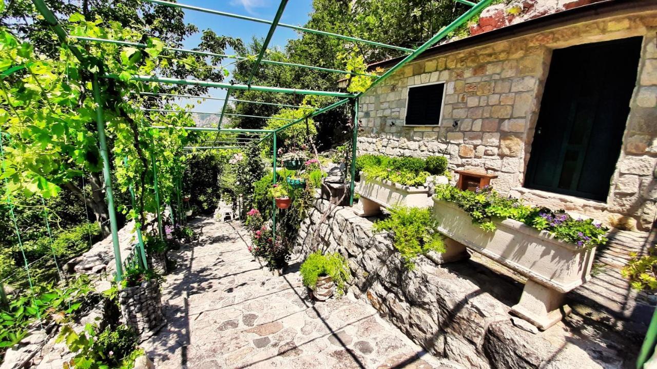 Holiday Home With A Private Pool Podspilje  المظهر الخارجي الصورة