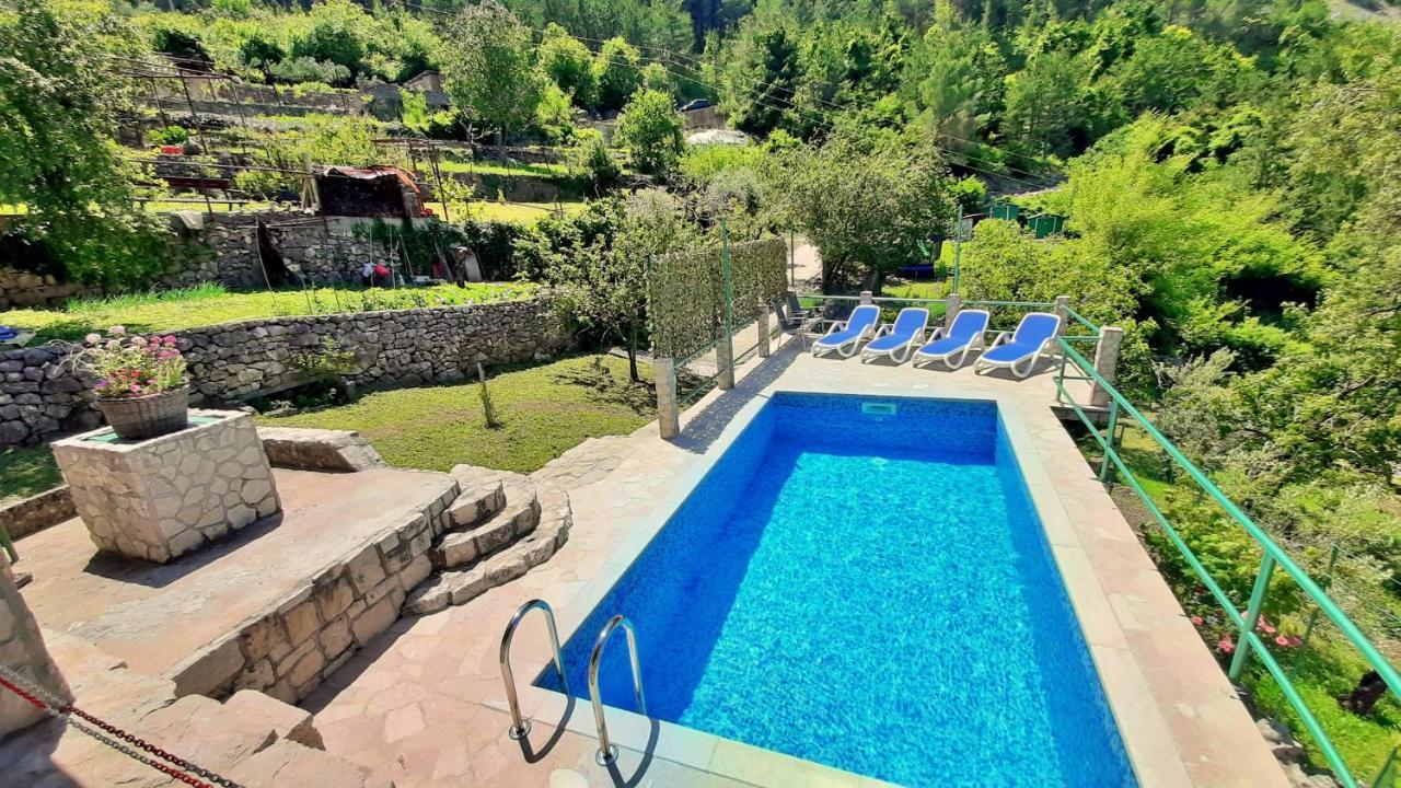 Holiday Home With A Private Pool Podspilje  المظهر الخارجي الصورة