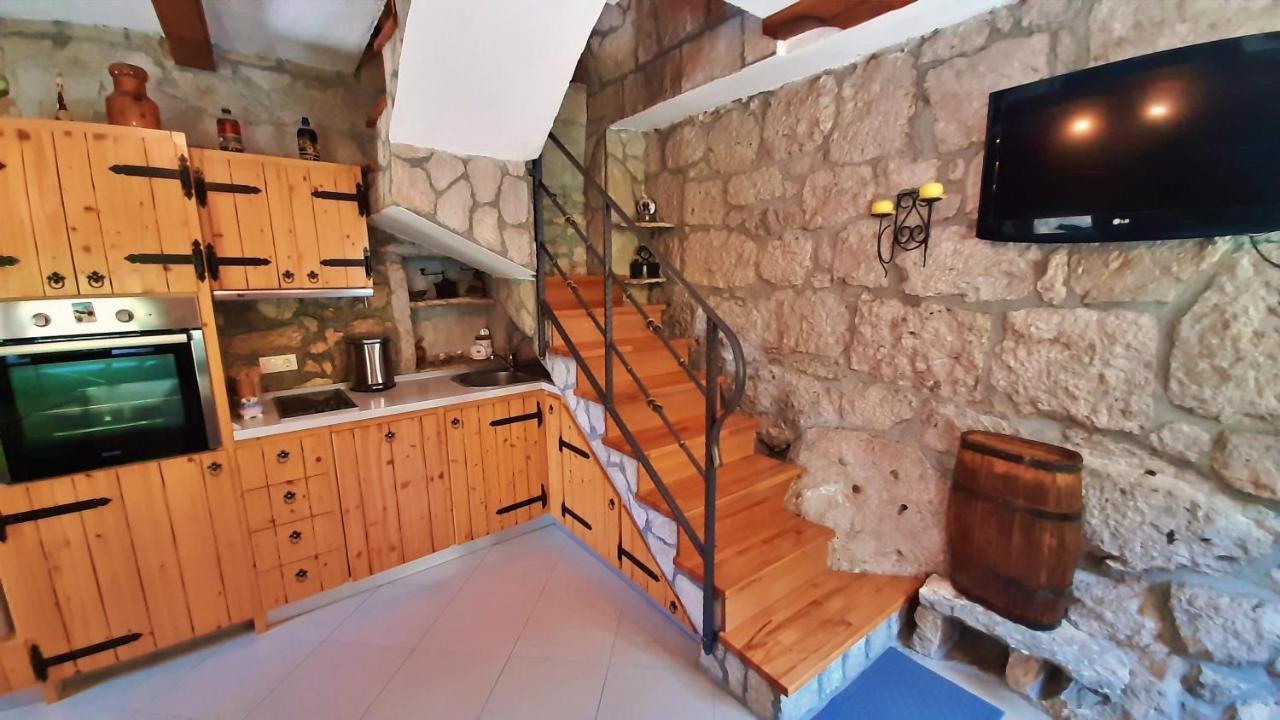 Holiday Home With A Private Pool Podspilje  المظهر الخارجي الصورة