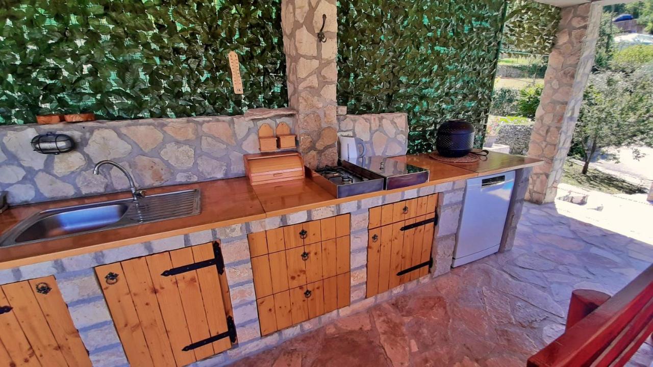 Holiday Home With A Private Pool Podspilje  المظهر الخارجي الصورة